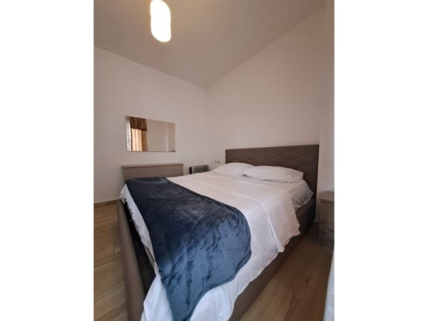 Tirane, jepet me qera apartament 2+1 Kati 2, 85 m² 700 € 