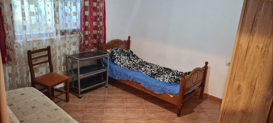 Tirane, jepet me qera shtepi 1+1 Kati 1, 50 m² 300 € (Zija kambo)