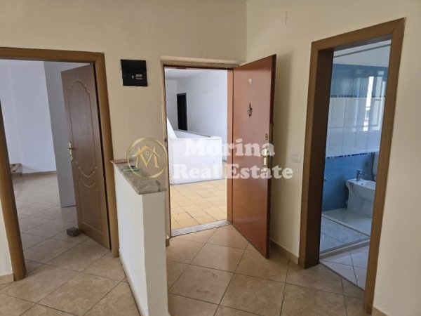 Tirane, jepet me qera apartament 3+1 Kati 4, 100 m² 500 € (Ali Demi)