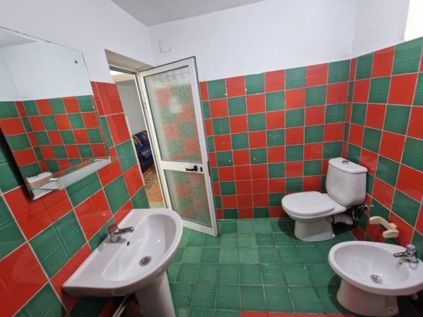 Tirane, jepet me qera shtepi 2+1 Kati 1, 90 m² 450 € (Fakulteti i Inxhinieris se Ndertimit)