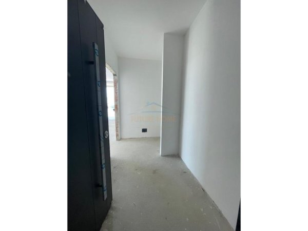Shitet, Apartament 2+1+2+Post Parkimi, Lakeside Farke