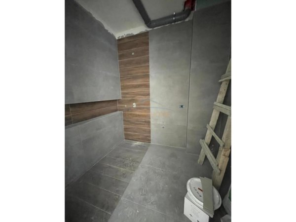 Shitet, Apartament 2+1+2+Post Parkimi, Lakeside Farke
