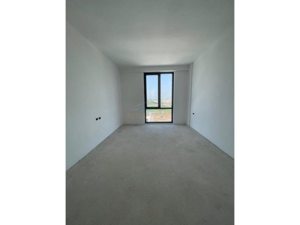 Shitet, Apartament 2+1+2+Post Parkimi, Lakeside Farke