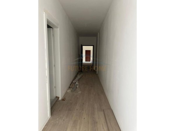 Shitet, Apartament 2+1+2, Jordan Misja, Tiranë.