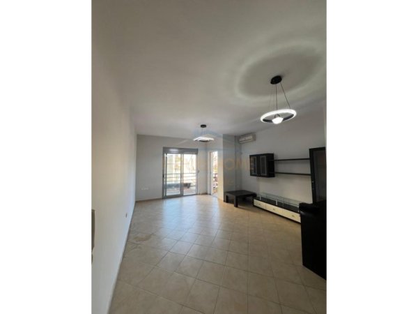 Shitet, Apartament 2+1+2, Kodra e Diellit, Tiranë.