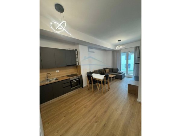 Tirane, jepet me qera apartament 2+1 Kati 4, 85 m² 450 € 