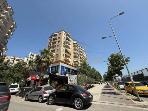 Tirane, jepet me qera apartament Kati 1, 82 m² 700 € (Rruga Teodor Keko, Unaza e Re)