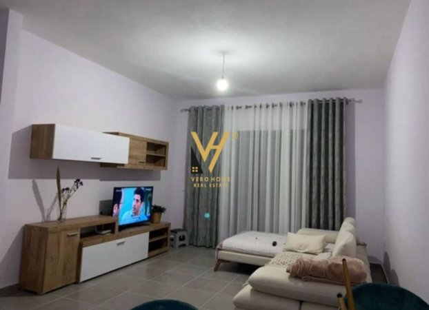 Tirane, jepet me qera apartament 1+1+Ballkon Kati 5, 77 m² 500 € (UNAZA E RE)