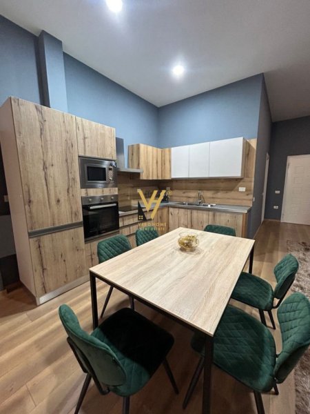 Tirane, jepet me qera apartament 1+1+Ballkon Kati 1, 120 m² 650 € (RRUGA PETI)