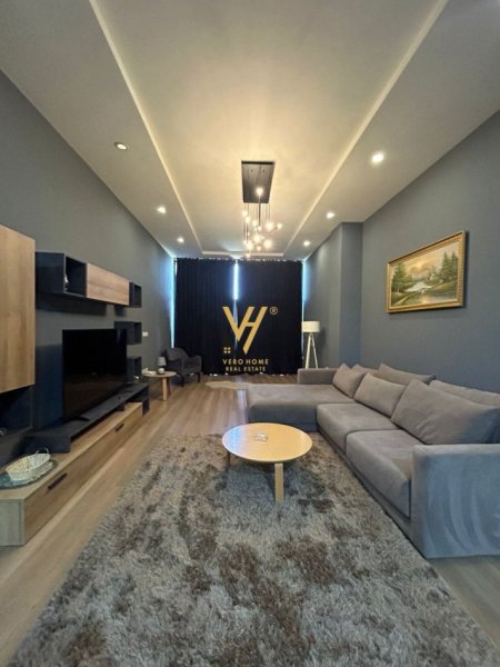 Tirane, jepet me qera apartament 1+1+Ballkon Kati 1, 120 m² 650 € (RRUGA PETI)
