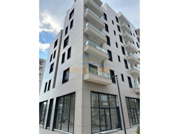 Shitet, Apartament 1+1, Porcelan, Tiranë.