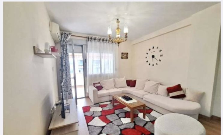 Tirane, jepet me qera apartament 2+1+Ballkon Kati 6, 104 m² 700 € (Condor Center , Rruga e Kavajes)