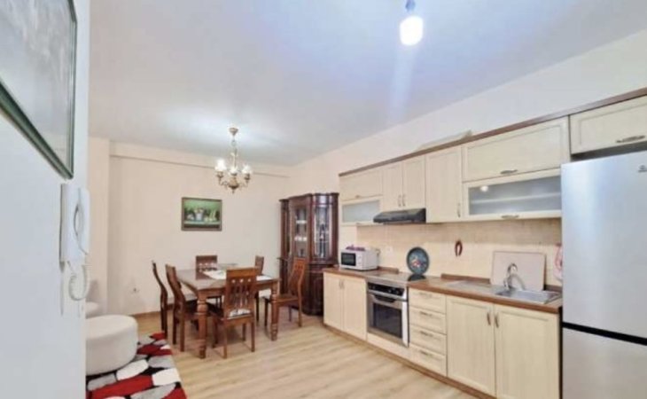 Tirane, jepet me qera apartament 2+1+Ballkon Kati 6, 104 m² 700 € (Condor Center , Rruga e Kavajes)