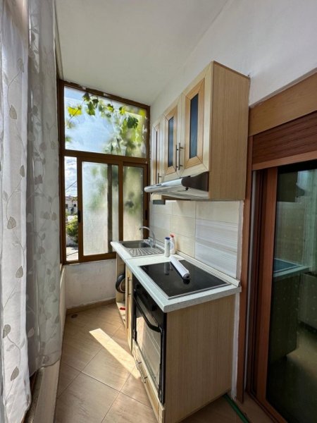 Tirane, jepet me qera shtepi 2+1+parkim Kati 2, 100 m² 450 € (Porcelan prane Universitetit Europian)