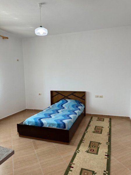 Tirane, jepet me qera shtepi 2+1+parkim Kati 2, 100 m² 450 € (Porcelan prane Universitetit Europian)