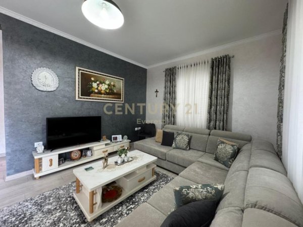 Tirane, jepet me qera apartament 2+1 Kati 2, 105 m² 600 € (Vilat Gjermane)