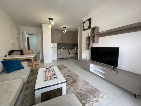 Tirane, jepet me qera apartament 2+1 , 650 € 