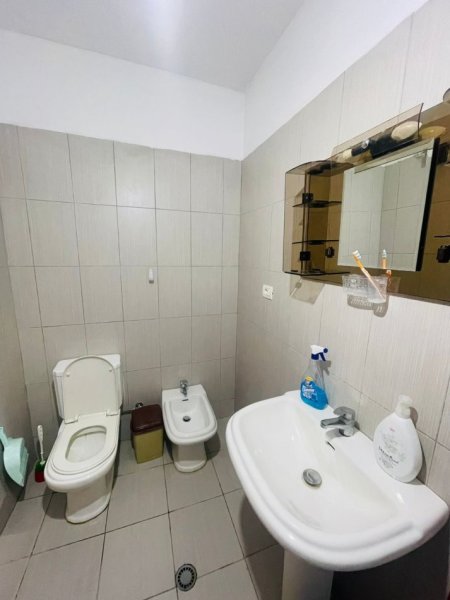 Tirane, jepet me qera apartament 1+1+Ballkon Kati 9, 71 m² 400 € (Yzberisht Hotel 7777)