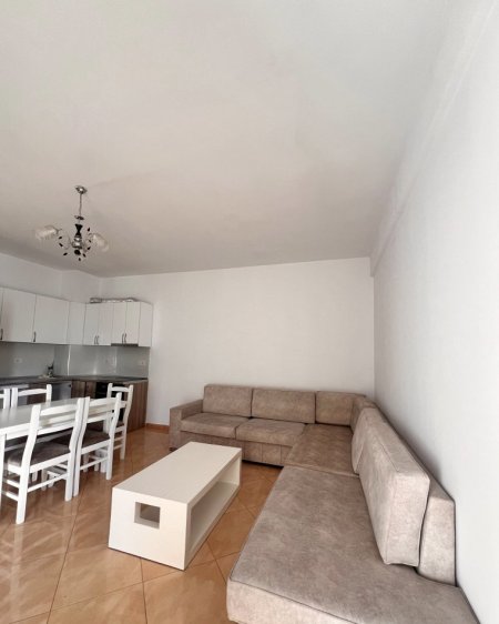 Tirane, jepet me qera apartament 1+1+Ballkon Kati 8, 65 m² 400 € (Kmy , Yzberisht)
