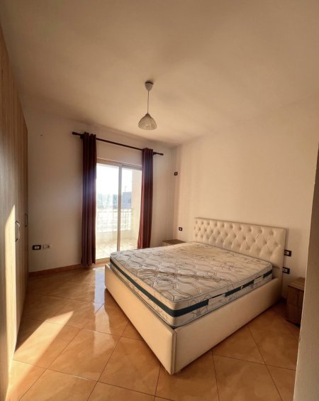 Tirane, jepet me qera apartament 1+1+Ballkon Kati 8, 65 m² 400 € (Kmy , Yzberisht)