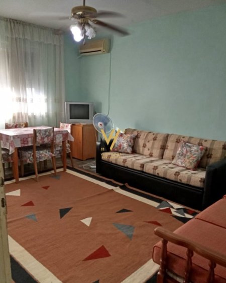 Tirane, jepet me qera apartament 2+1+Ballkon Kati 4, 75 m² 450 € (OXHAKU)