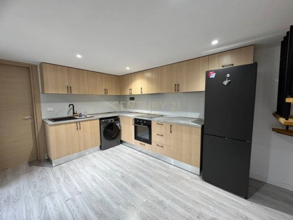 Tirane, jepet me qera apartament Dublex , 60 m² 600 € 