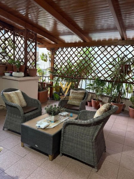 Tirane, jepet me qera apartament 2+1+Ballkon Kati 4, 115 m² 1.000 € (QENDER)
