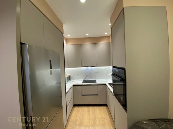 Tirane, jepet me qera apartament 2+1 Kati 2, 100 m² 850 €