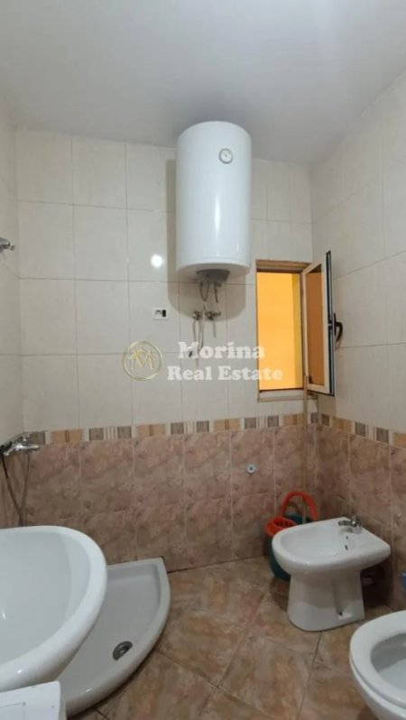 Tirane, jap me qera apartament 1+1 Kati 3, 70 m² 400 € (Rruga Bardhyl-Kryqezimi i Cajupit)