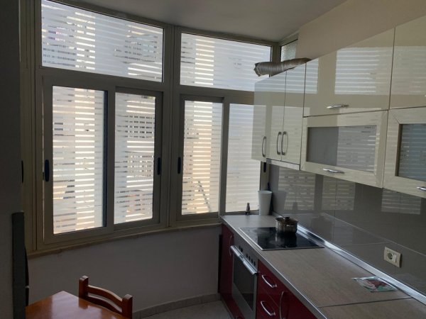 Tirane, jepet me qera apartament 1+1+Ballkon Kati 4, 55 m² 400 € (Don Bosko)