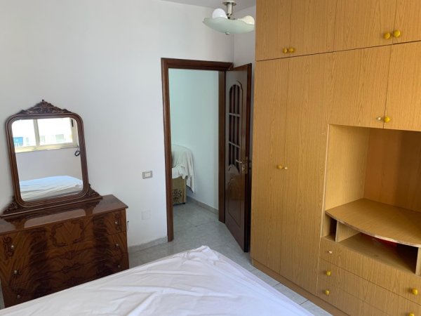 Tirane, jepet me qera apartament 1+1+Ballkon Kati 4, 55 m² 400 € (Don Bosko)