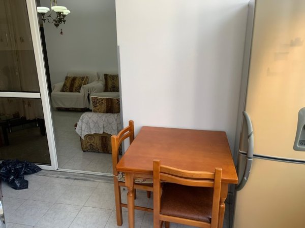 Tirane, jepet me qera apartament 1+1+Ballkon Kati 4, 55 m² 400 € (Don Bosko)