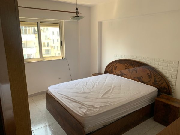 Tirane, jepet me qera apartament 1+1+Ballkon Kati 4, 55 m² 400 € (Don Bosko)