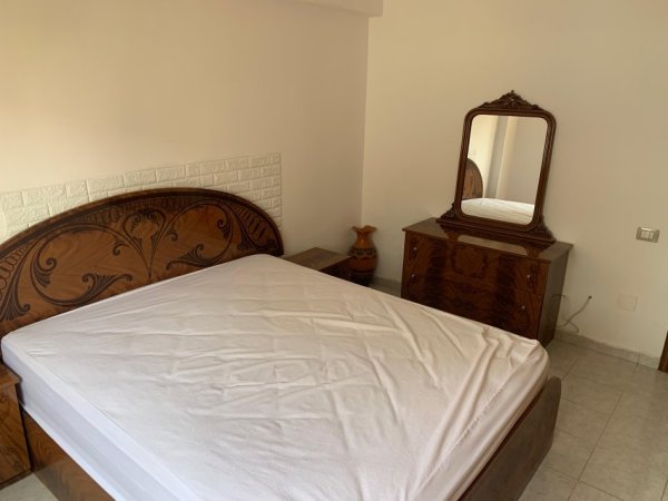 Tirane, jepet me qera apartament 1+1+Ballkon Kati 4, 55 m² 400 € (Don Bosko)