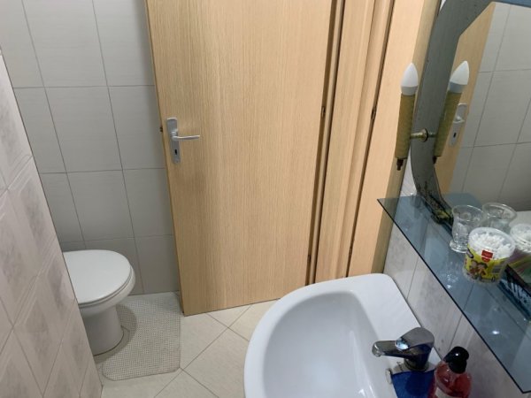 Tirane, jepet me qera apartament 1+1+Ballkon Kati 4, 55 m² 400 € (Don Bosko)