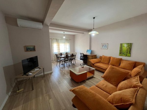 Tirane, jepet me qera apartament 1+1 Kati 2, 80 m² 600 € 