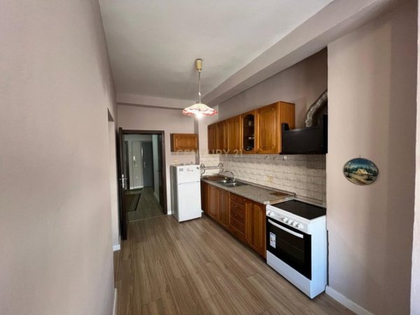 Tirane, jepet me qera apartament 1+1 Kati 2, 80 m² 600 € 