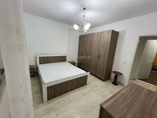 Tirane, jepet me qera apartament 2+1 Kati 2, 80 m² 800 € 