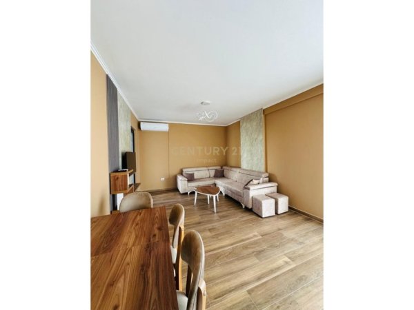 Tirane, jepet me qera apartament 2+1+Ballkon Kati 9, 116 m² 800 € (Farmacia 10)