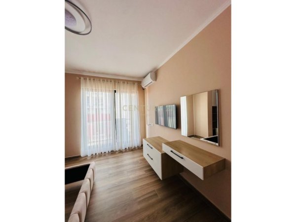 Tirane, jepet me qera apartament 2+1+Ballkon Kati 9, 116 m² 800 € (Farmacia 10)