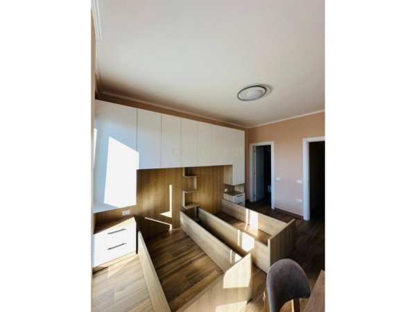 Tirane, jepet me qera apartament 2+1+Ballkon Kati 9, 116 m² 800 € (Farmacia 10)