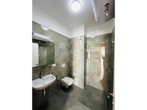Tirane, jepet me qera apartament 2+1+Ballkon Kati 9, 116 m² 800 € (Farmacia 10)