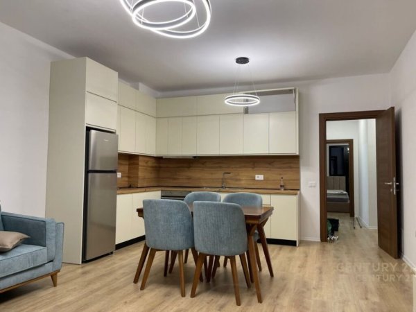 Tirane, jepet me qera apartament 2+1 Kati 3, 113 m² 750 € (Farmacia 10)