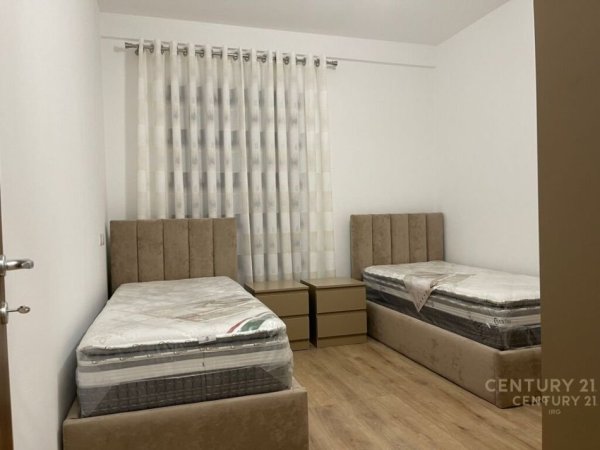 Tirane, jepet me qera apartament 2+1 Kati 3, 113 m² 750 € (Farmacia 10)