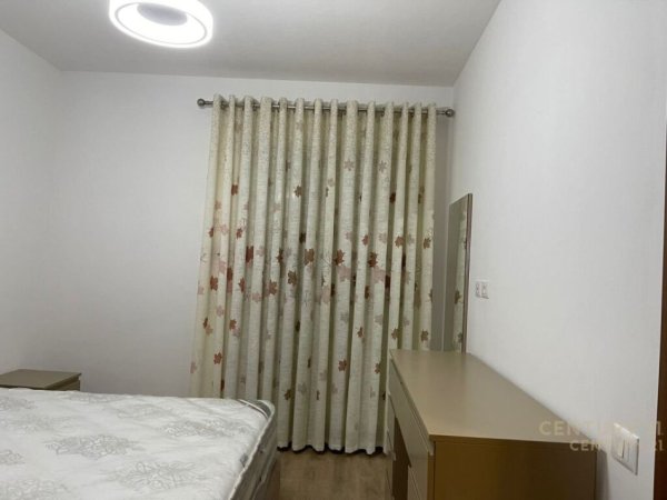 Tirane, jepet me qera apartament 2+1 Kati 3, 113 m² 750 € (Farmacia 10)