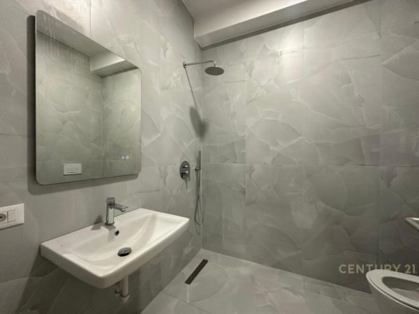 Tirane, jepet me qera apartament 2+1 Kati 5, 90 m² 550 € (Rezidenca Kaimi)