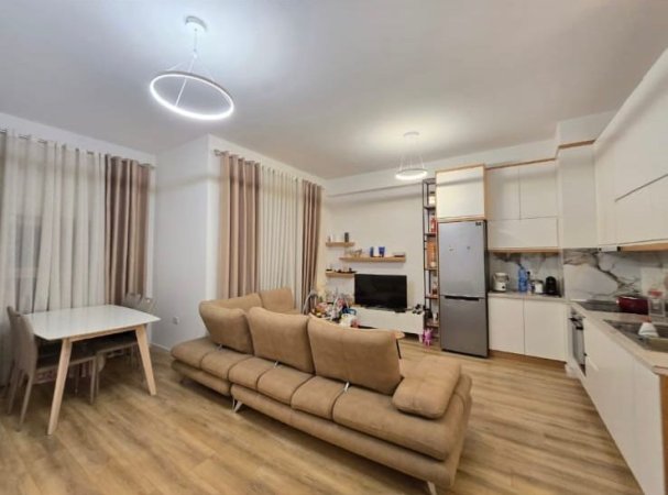 Tirane, jepet me qera 1+1 , (Kompleksi Mangalem 21, Ali Dem)