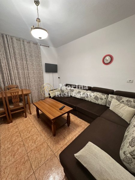 Tirane, jepet me qera apartament 1+1+Aneks Kati 4, 64 m² 450 € (Rruga Bardhyl)