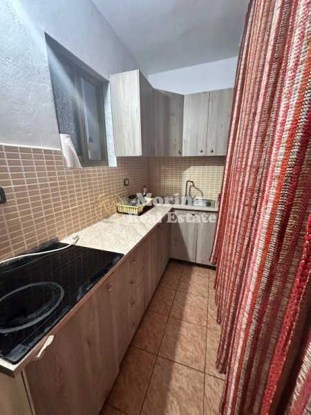 Tirane, jepet me qera apartament 1+1+Aneks Kati 4, 64 m² 450 € (Rruga Bardhyl)