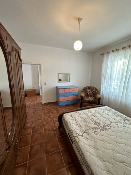 Tirane, jepet me qera shtepi 1+1 Kati 1, 60 m² 380 € (Komuna e Parisit)